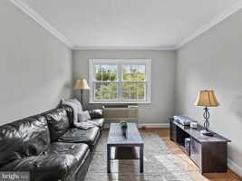 featured image of 2237 Farrington Ave