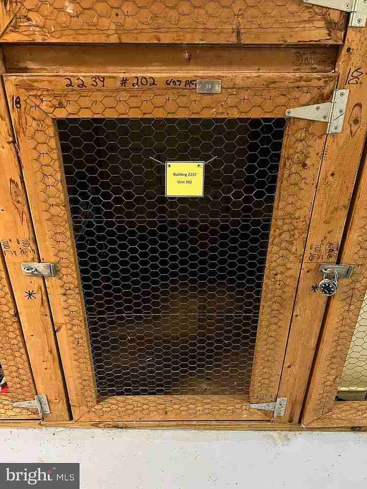 2237 Farrington Ave - Photo 7 of 8