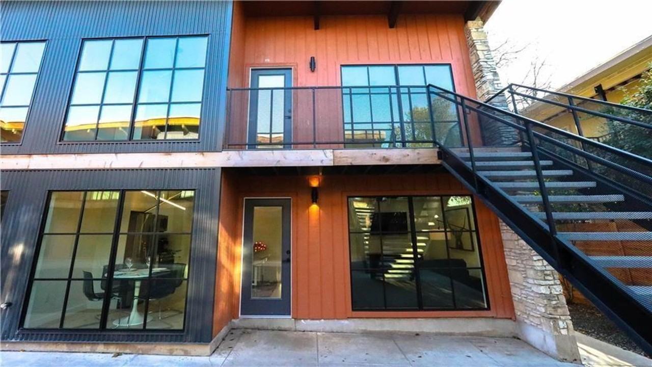 400 E 30th St - Photo 3 of 27