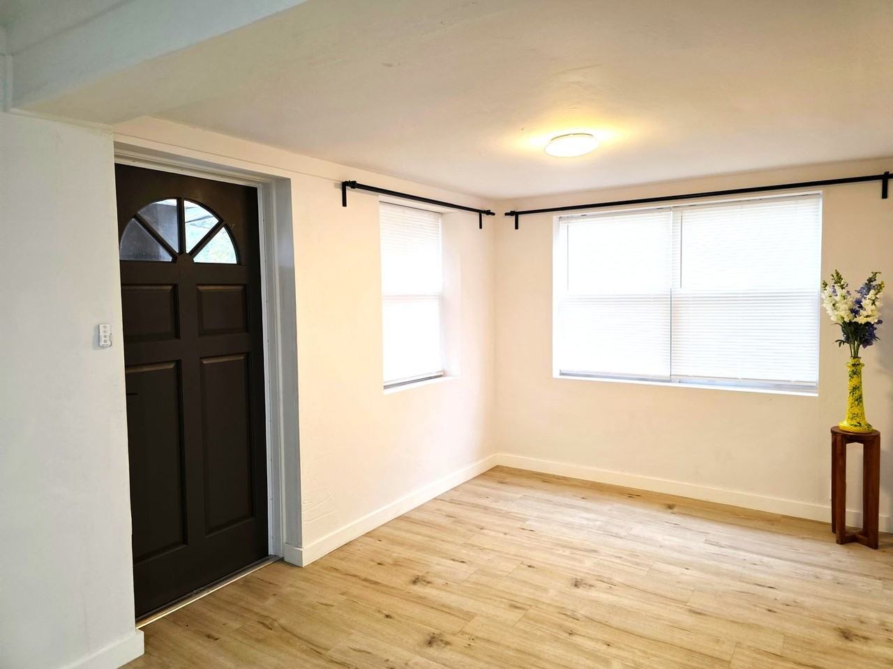 18185 10th Ave - Photo 3 of 50