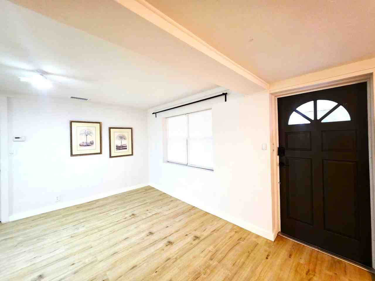 18185 10th Ave - Photo 5 of 50