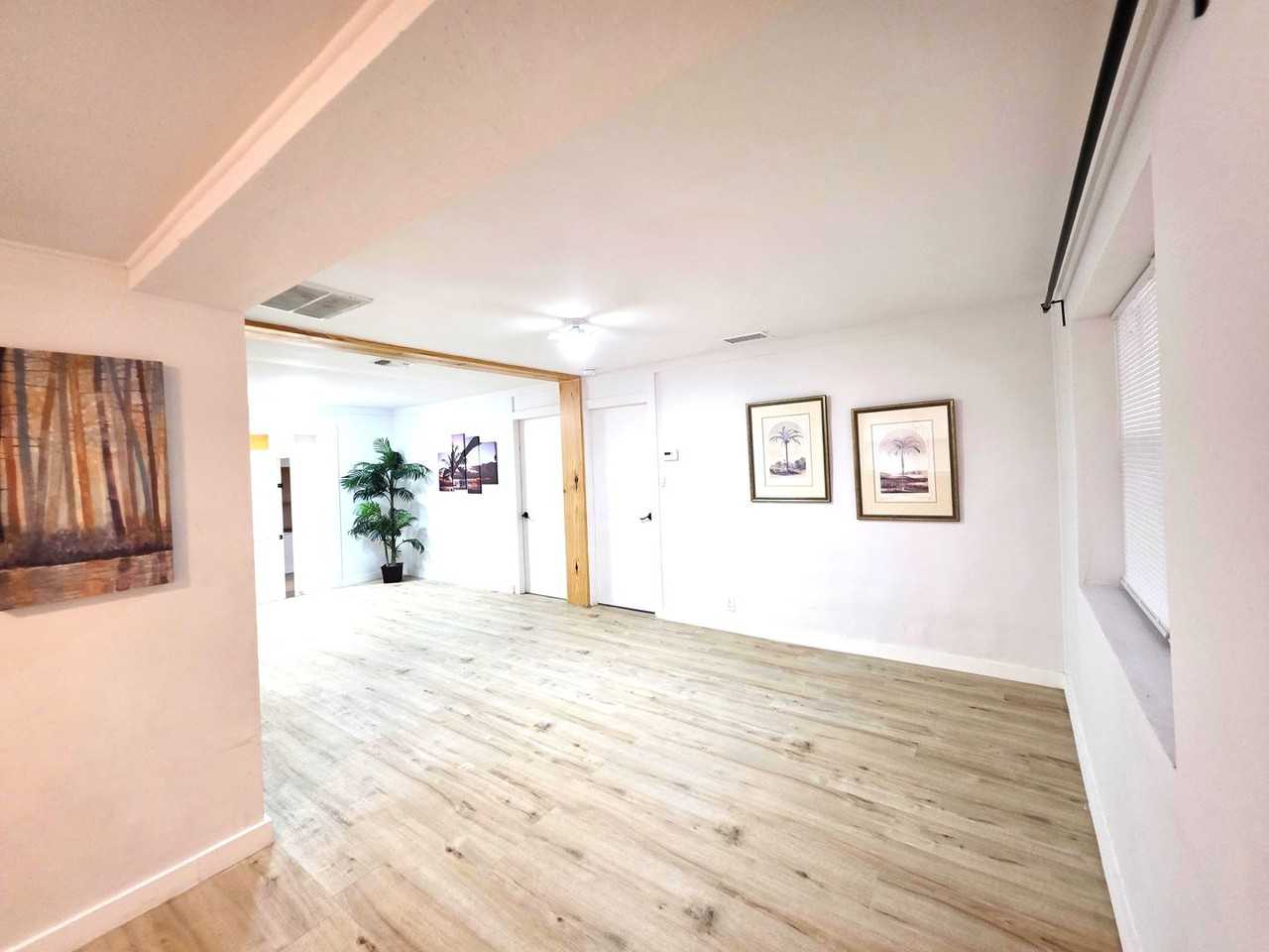 18185 10th Ave - Photo 6 of 50