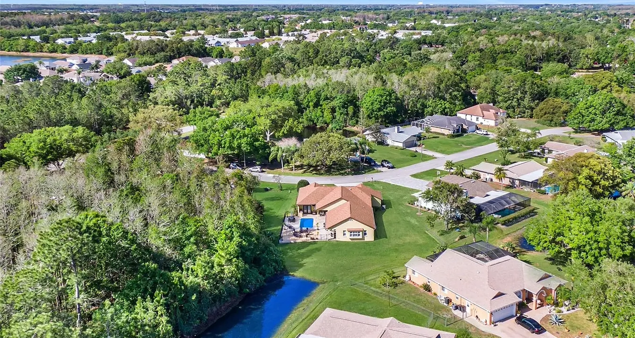 4326 Oklawaha Ln - Photo 2 of 35