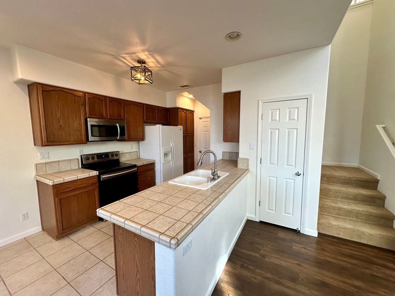 9227 Lone Wolf Cir - Photo 6 of 28