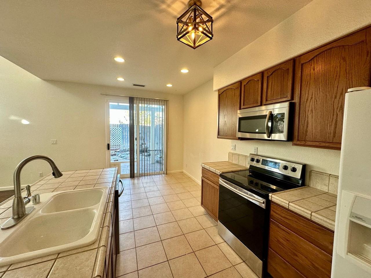 9227 Lone Wolf Cir - Photo 7 of 28