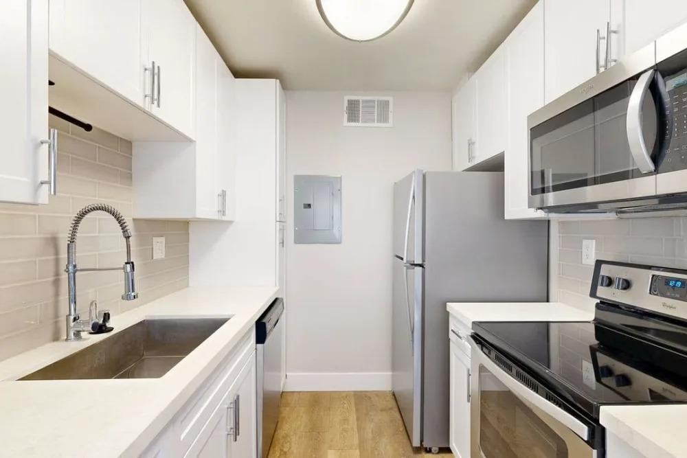 1435 Stanley Ave - Photo 2 of 4