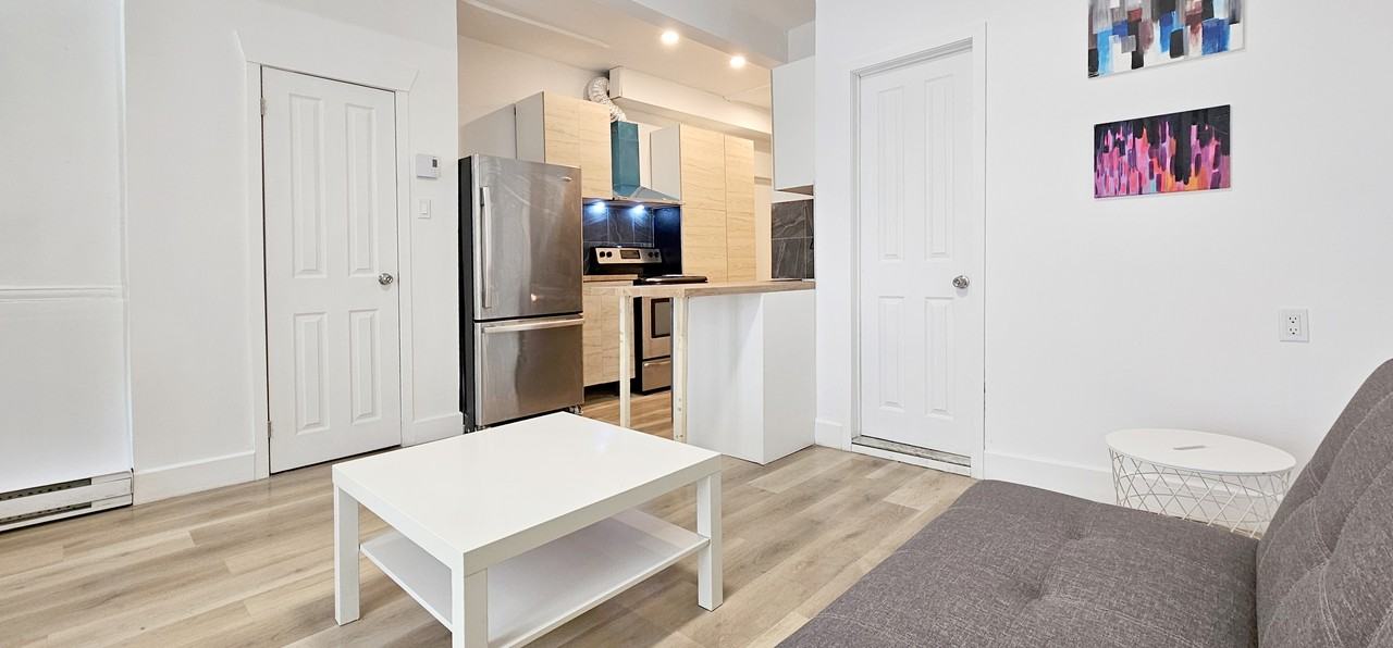 Av. Coloniale & Rue Roy E #55 - Photo 3 of 14