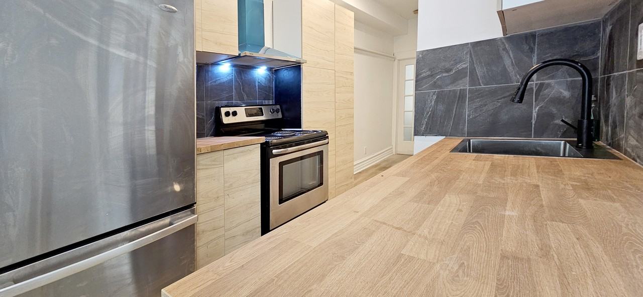 Av. Coloniale & Rue Roy E #55 - Photo 6 of 14