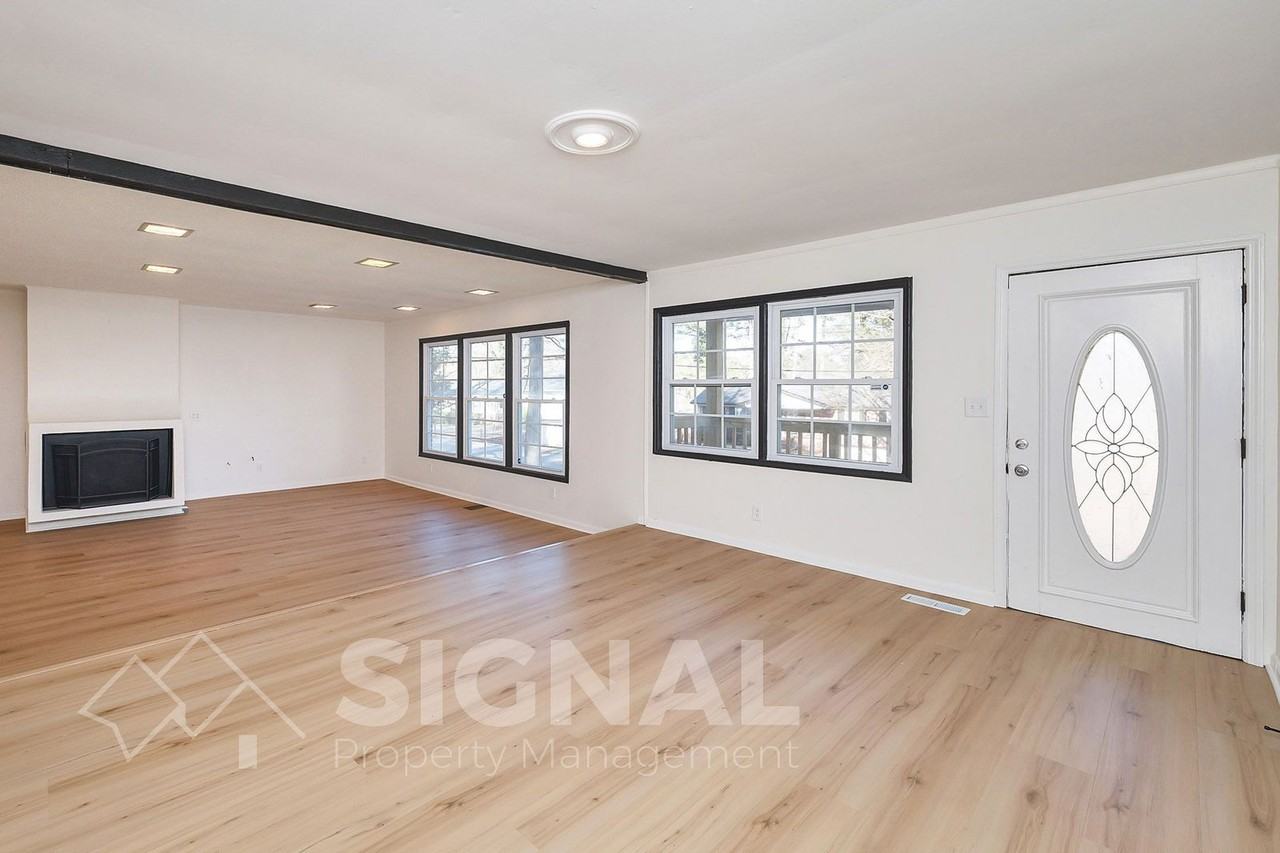 432 Argonne Dr Ne - Photo 4 of 20