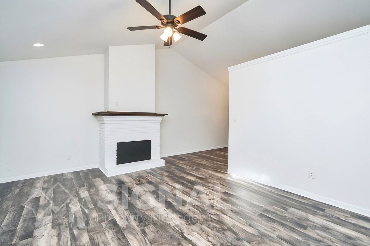 924 Rich Rd - Photo 4 of 26