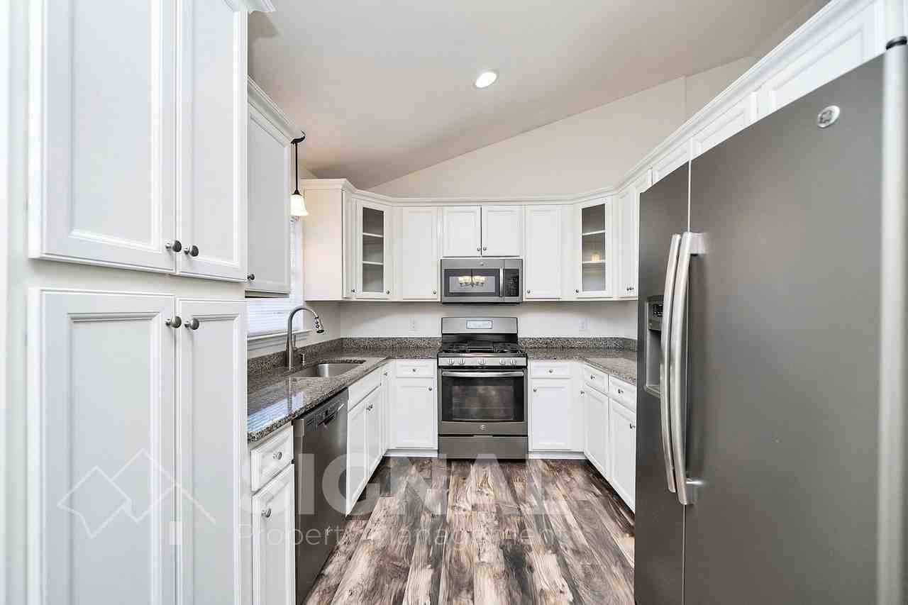 924 Rich Rd - Photo 7 of 26