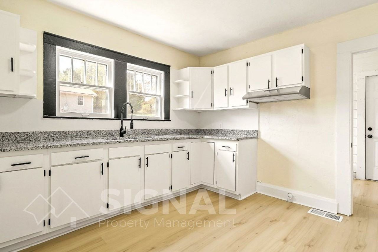 425 Oak St - Photo 7 of 23