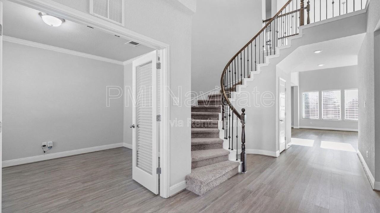 2310 Olive Way - Photo 3 of 32