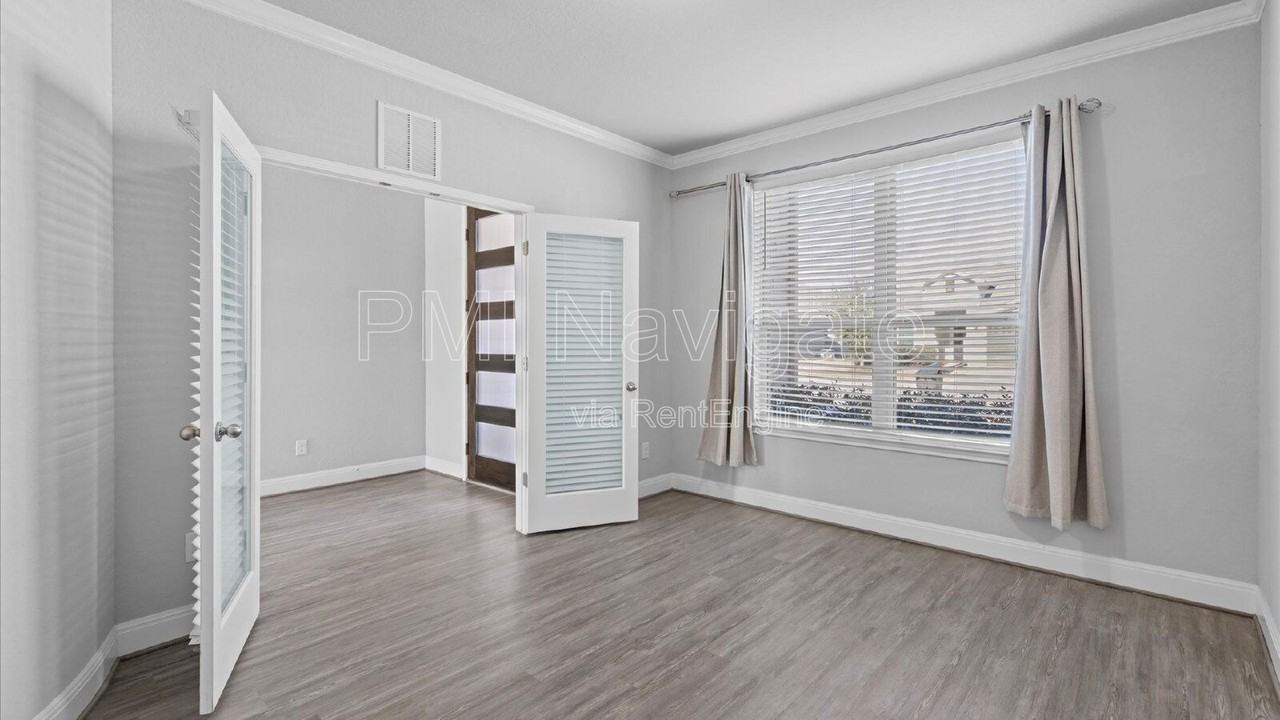 2310 Olive Way - Photo 4 of 32