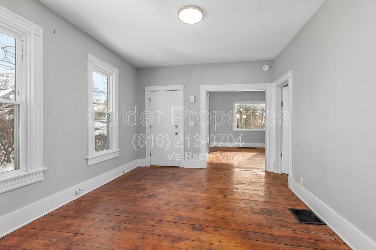 51 Colfax St Ne - Photo 3 of 23