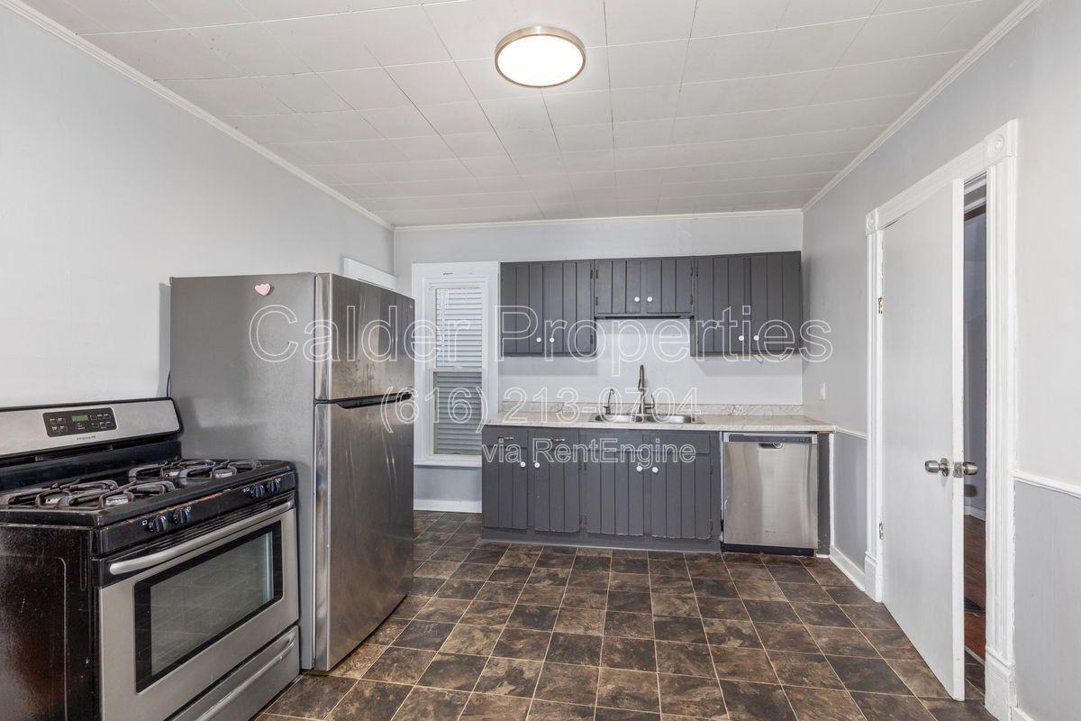 51 Colfax St Ne - Photo 6 of 23