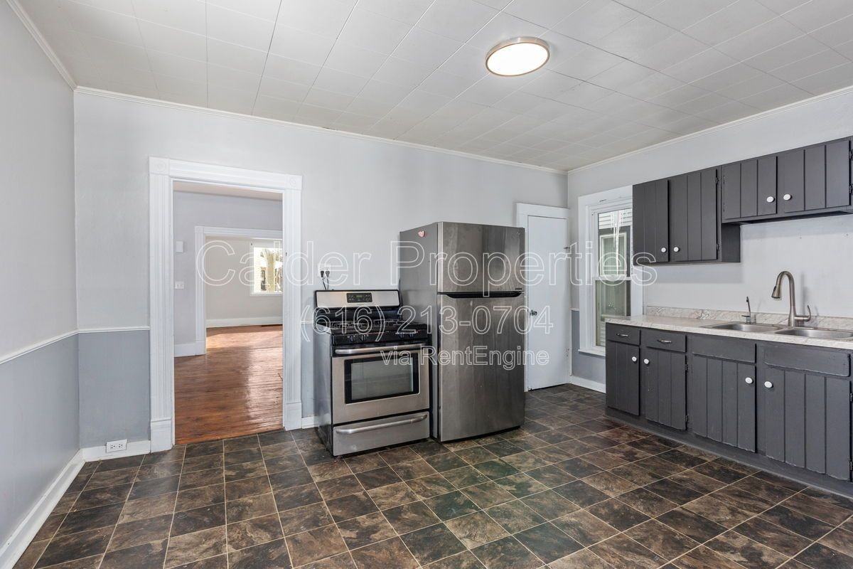 51 Colfax St Ne - Photo 7 of 23