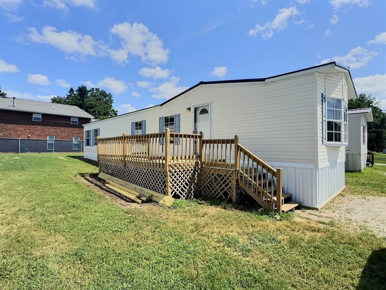 1002 Libby Ln - Photo 2 of 8