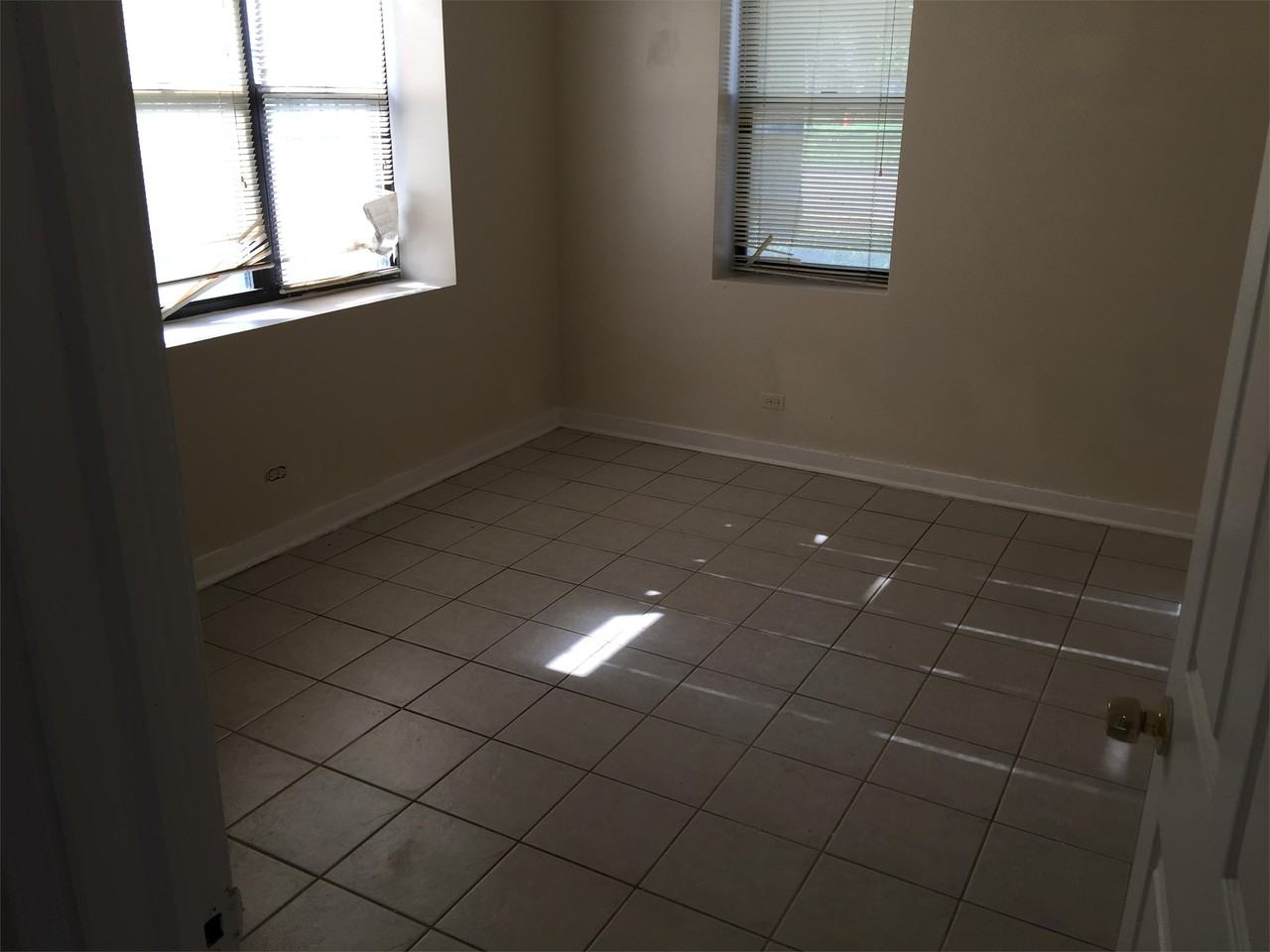 6701 S Parnell Ave #4 - Photo 3 of 9