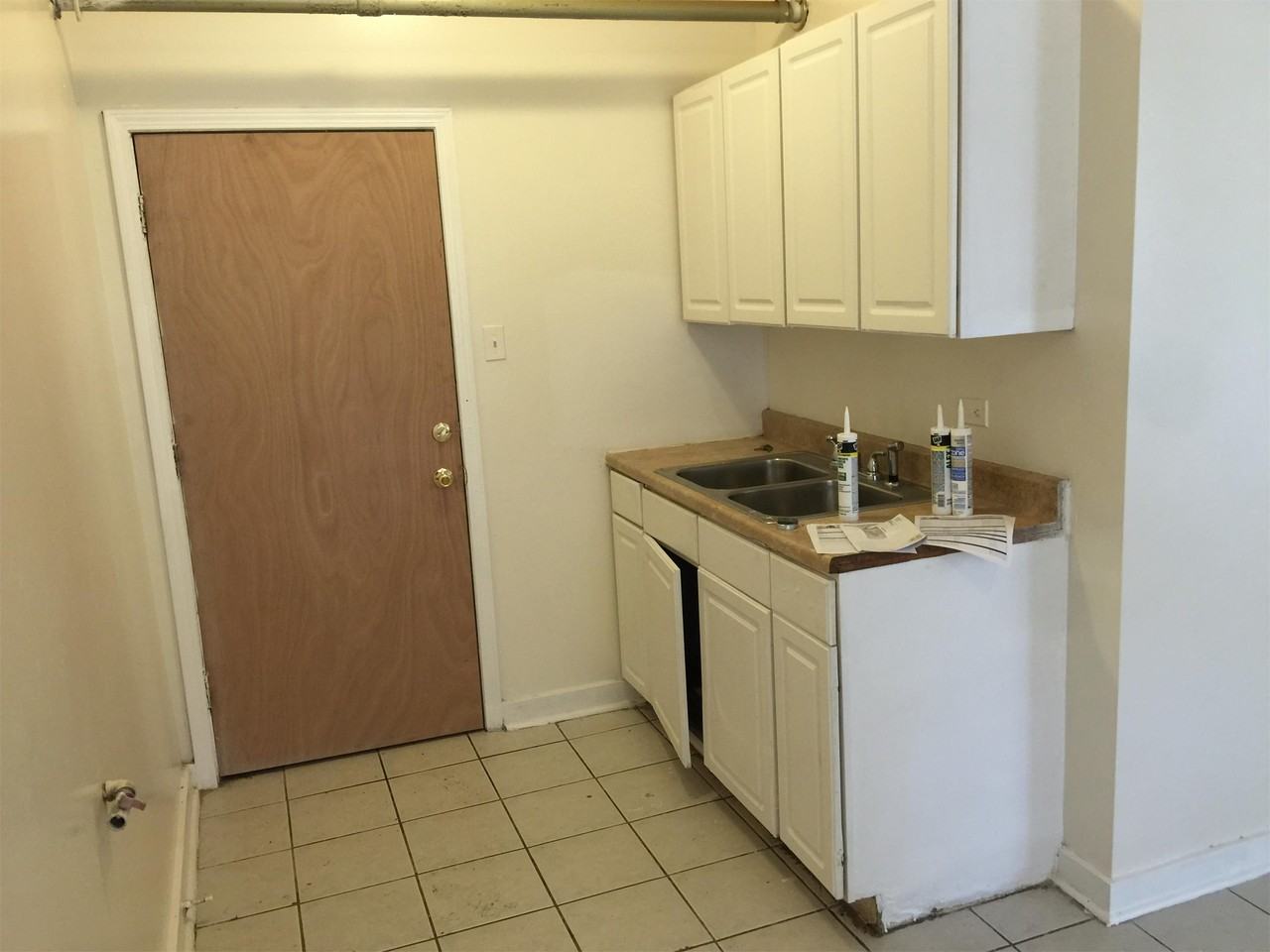 6701 S Parnell Ave #4 - Photo 6 of 9