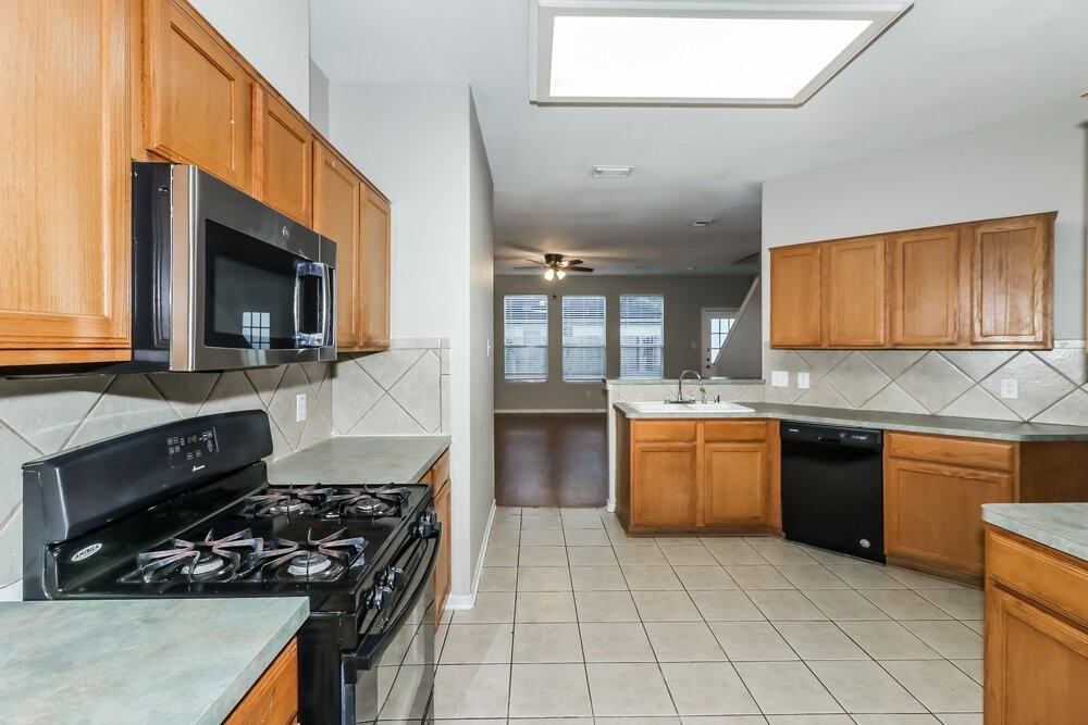 12146 Landsdown Ridge Way - Photo 7 of 17