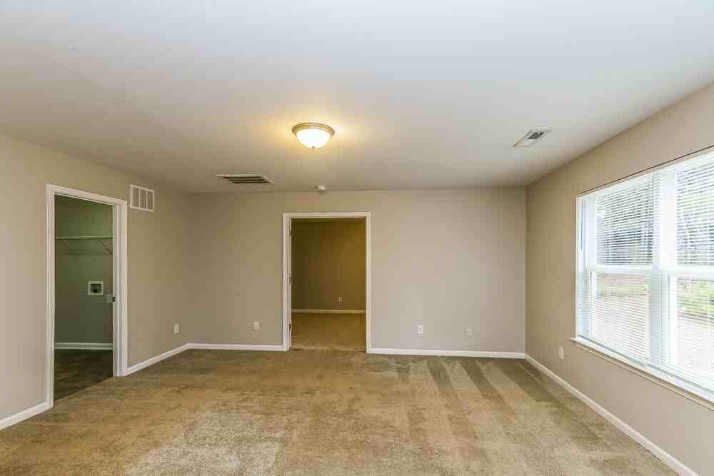 1321 Lowenstein St - Photo 4 of 17