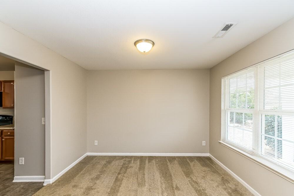 1321 Lowenstein St - Photo 5 of 17