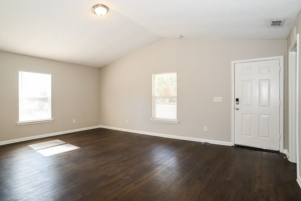 9105 11th Ave - Photo 5 of 16