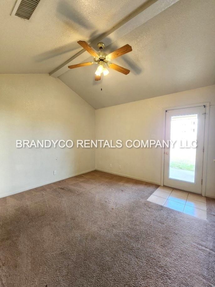 4600 Acorn Creek Trl #1 - Photo 3 of 14