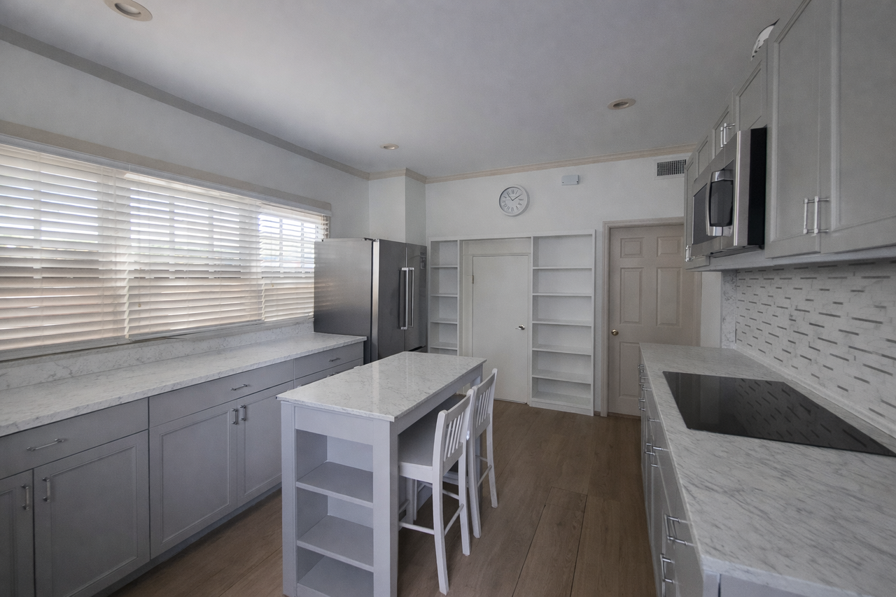 1613 King St #1613 - Photo 2 of 13