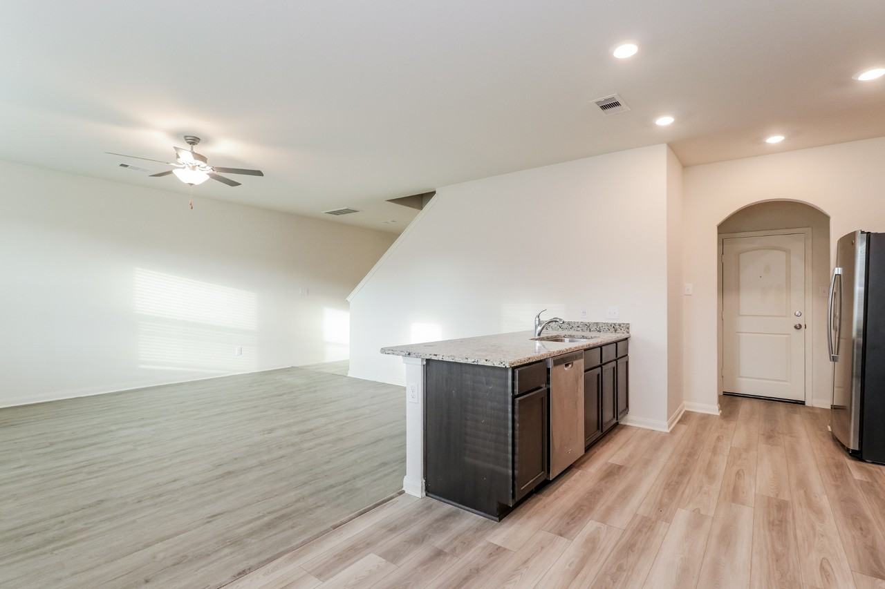 26864 26864 Steinbeck Dr - Photo 5 of 27