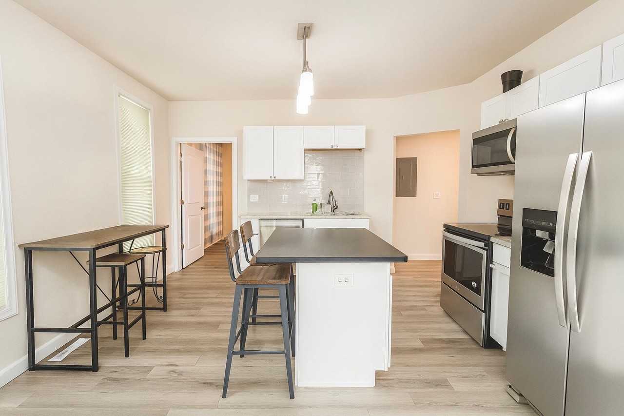 622 E 17th St Unit A - Photo 4 of 8