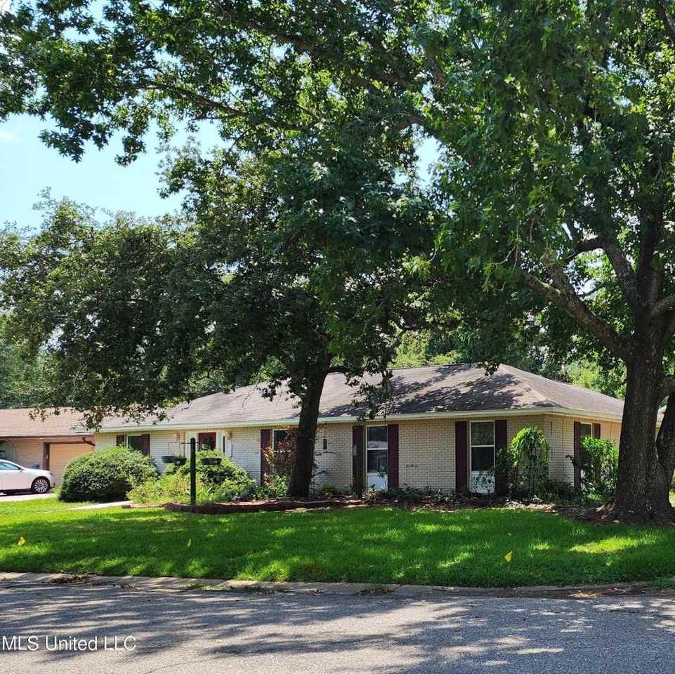 125 Edmund Dr - Photo 2 of 39