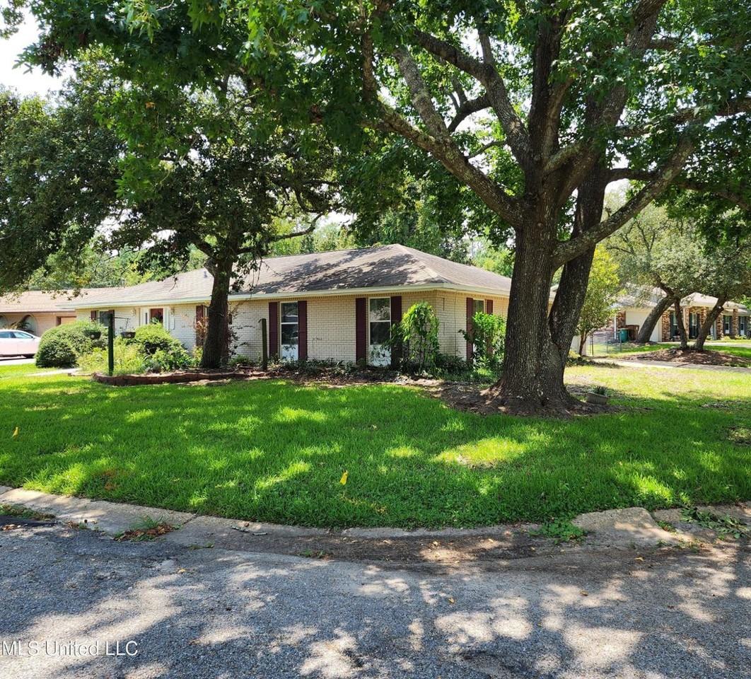 125 Edmund Dr - Photo 3 of 39