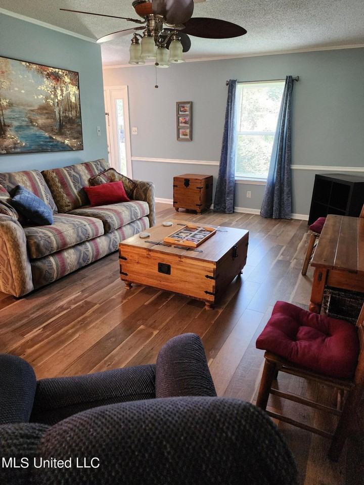 125 Edmund Dr - Photo 6 of 39