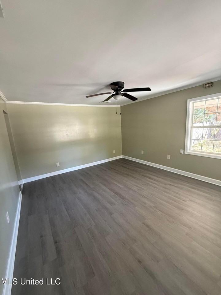 2307 Cleveland Ave - Photo 2 of 33