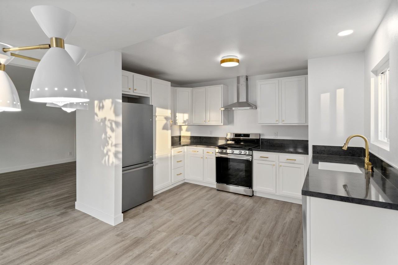 592 Hamilton St #C - Photo 3 of 8