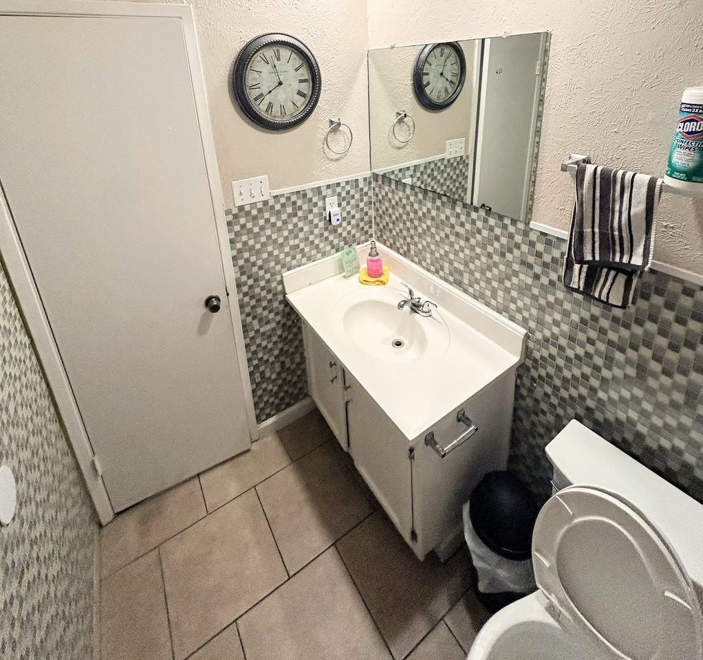 7414 Cloverglen Dr - Photo 2 of 10