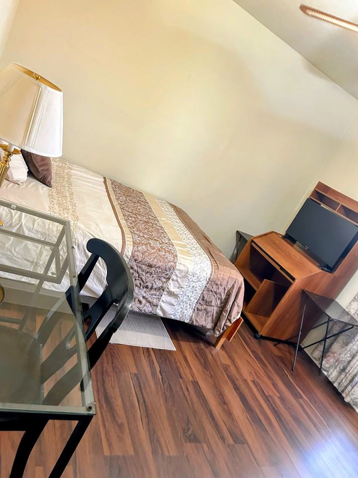 Cambridge Dr - Photo 3 of 10