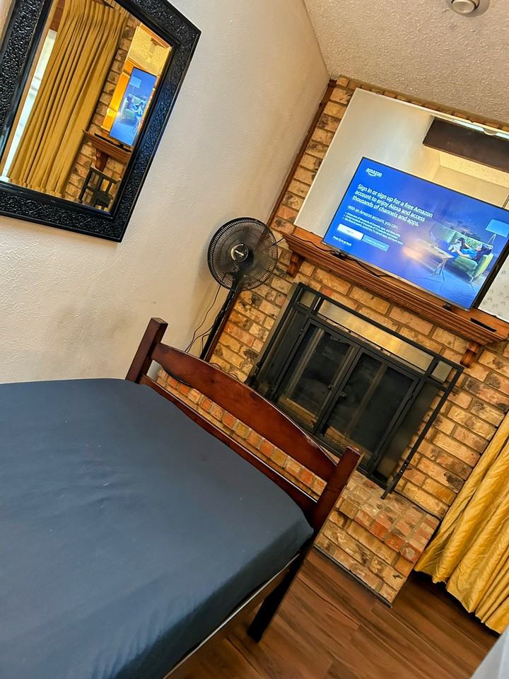 Cambridge Dr - Photo 2 of 10