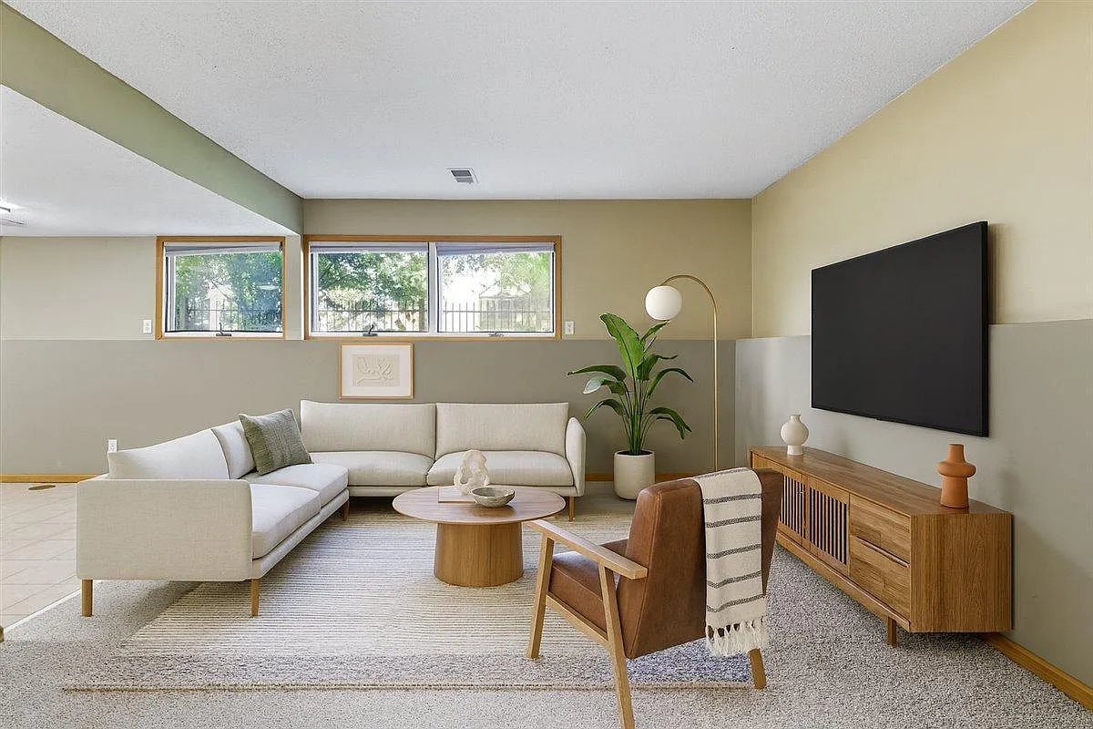 435 Greenwood Ave #2 - Photo 3 of 12