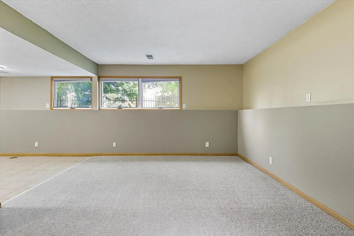 435 Greenwood Ave #2 - Photo 4 of 12