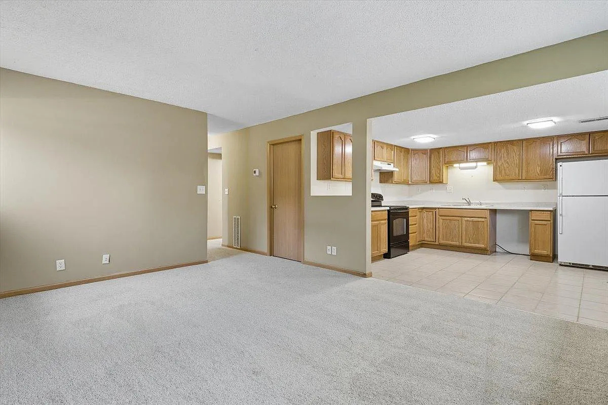 435 Greenwood Ave #2 - Photo 5 of 12