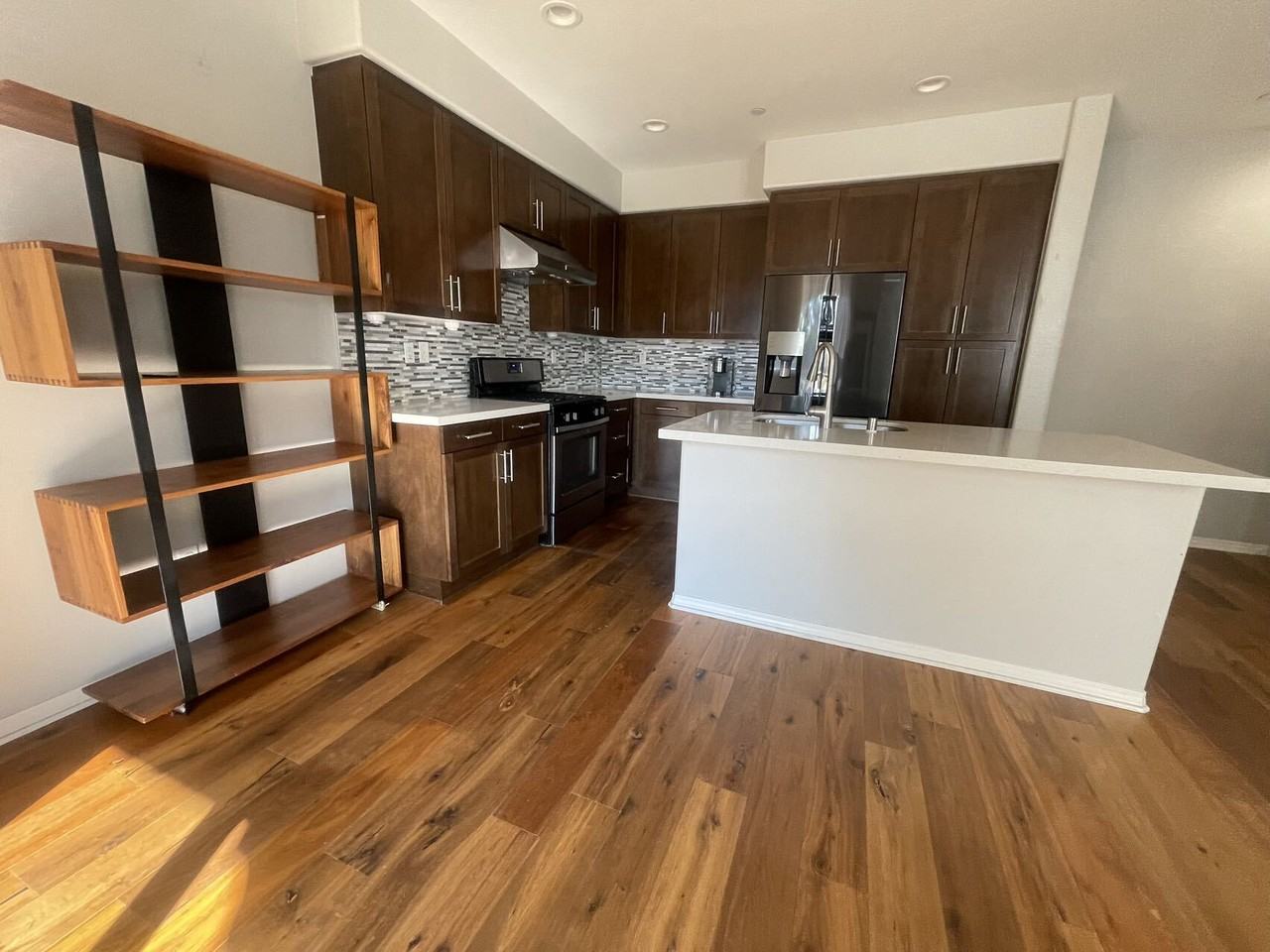 812 S Gladys Ave #1 - Photo 4 of 21