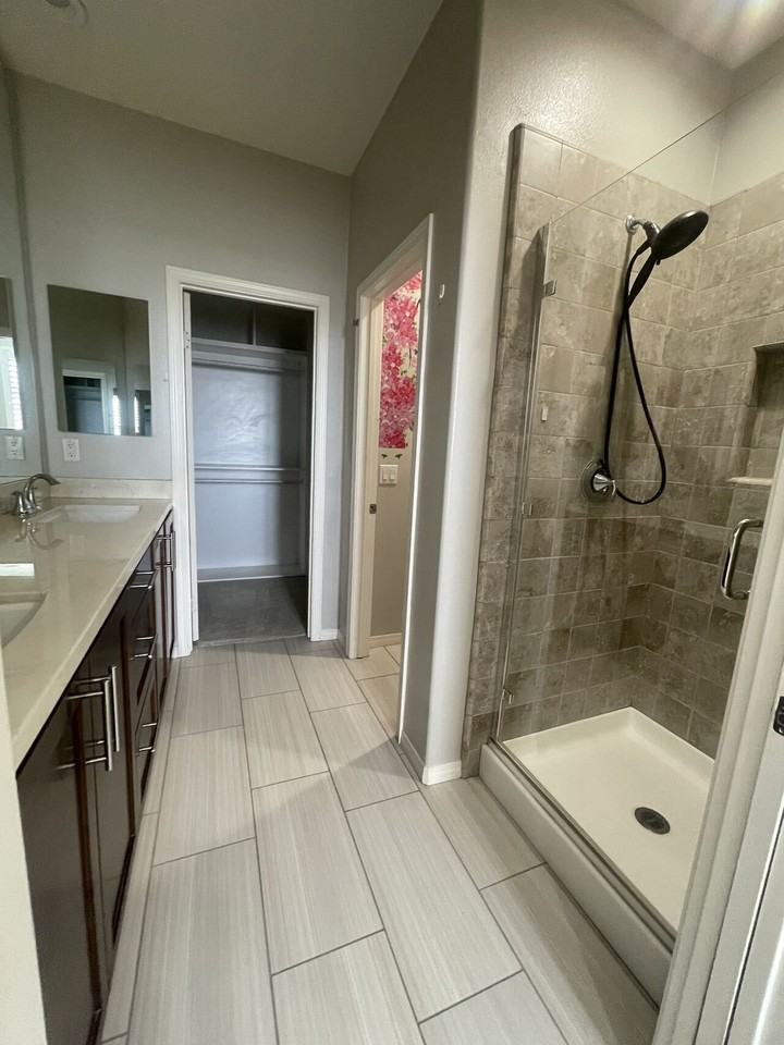 812 S Gladys Ave #1 - Photo 5 of 21