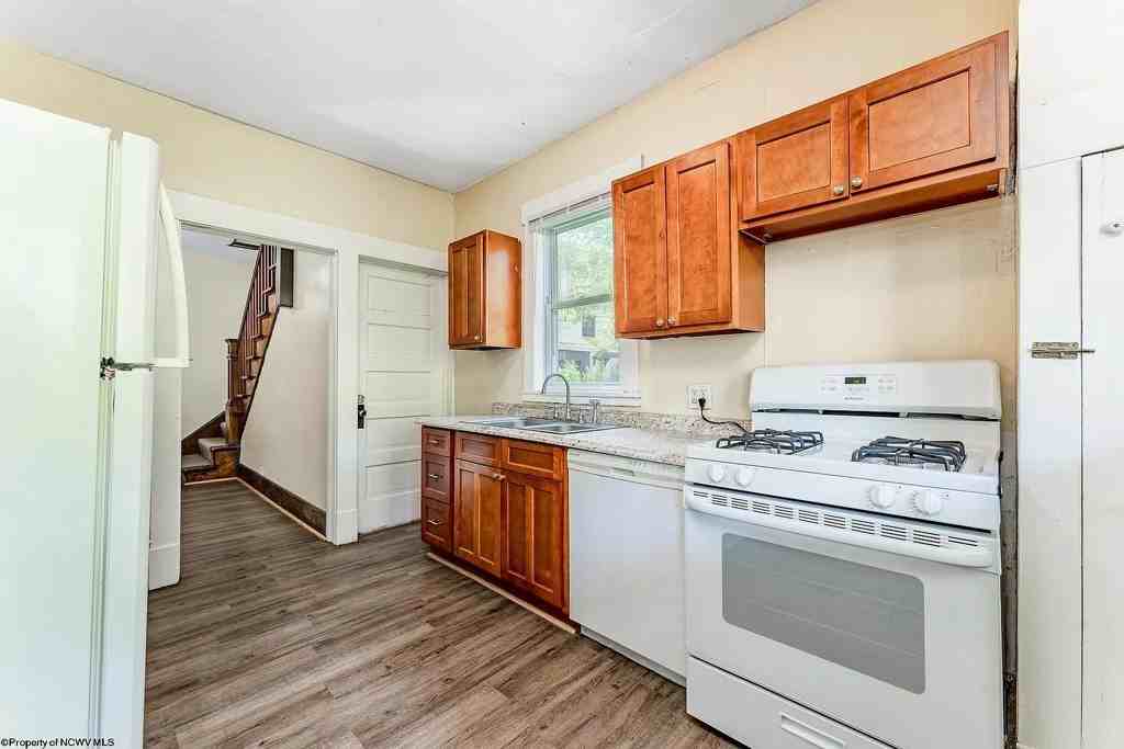 565 Brockway Ave #A - Photo 5 of 21