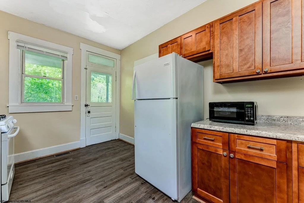 565 Brockway Ave #A - Photo 6 of 21