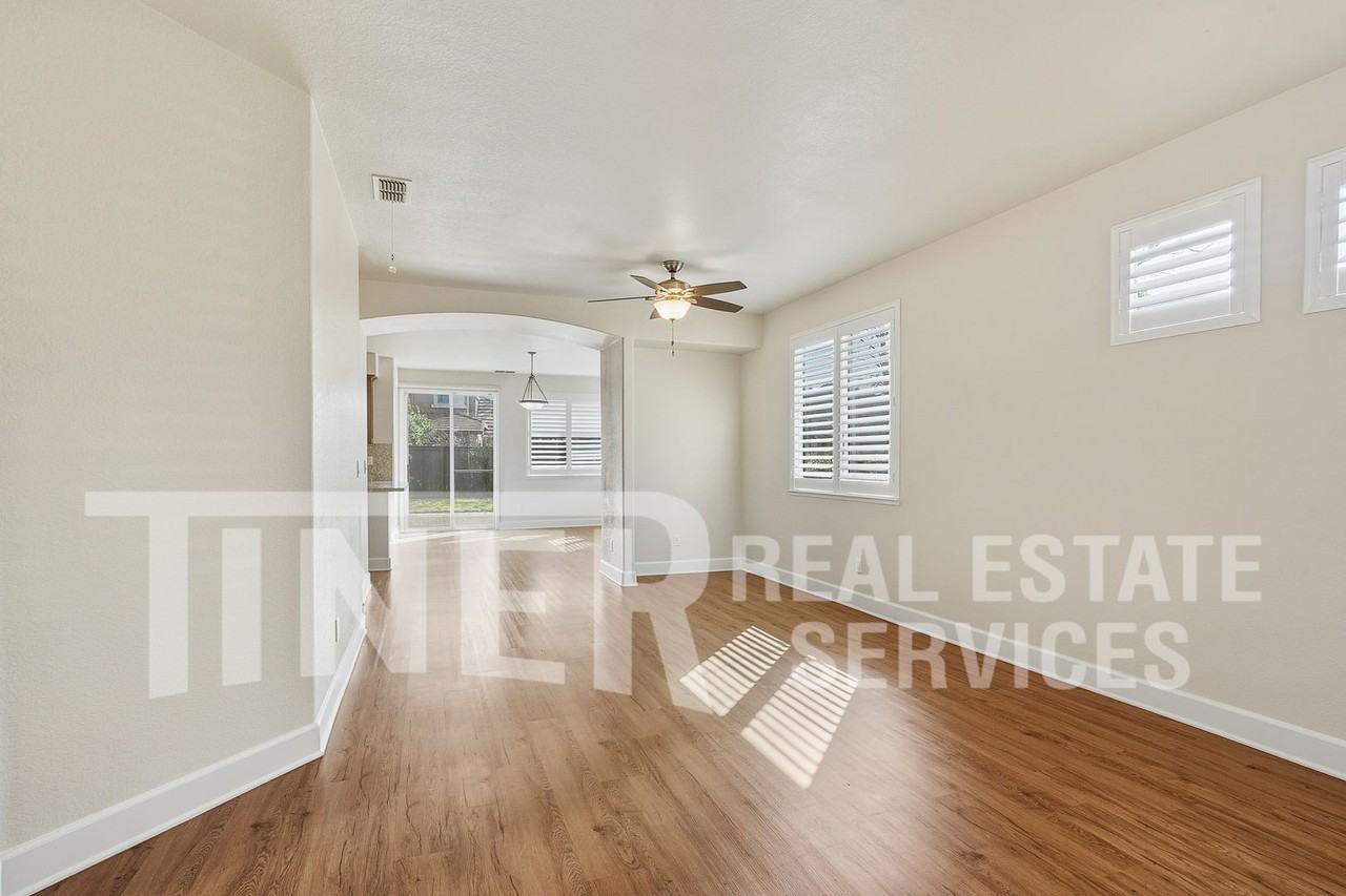 2500 Merlin Way - Photo 5 of 27