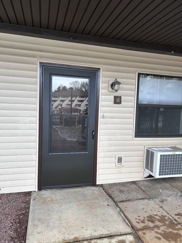 1334 W Wyomissing Ct ##M - Photo 2 of 40