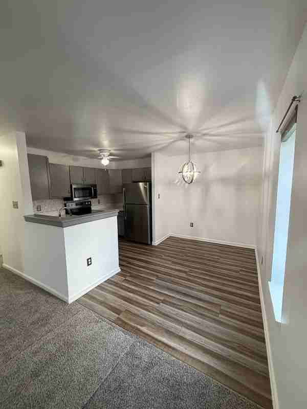 1334 W Wyomissing Ct ##M - Photo 7 of 40